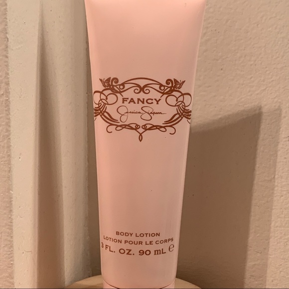 Jessica Simpson Fancy Body Lotion - Picture 3 of 3